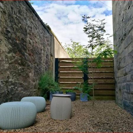 Central Mezzanine Apartment In Historic School Edinburgh Exterior foto