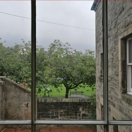 Central Mezzanine Apartment In Historic School Edinburgh Exterior foto