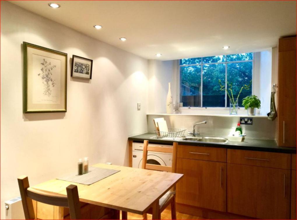 Central Mezzanine Apartment In Historic School EDI Exterior foto